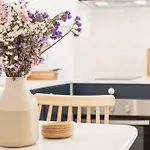Alfama Design With Terrace By Homing