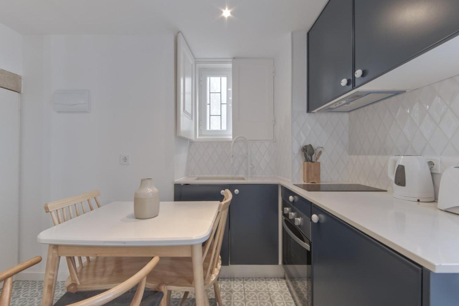 Alfama Design With Terrace By Homing